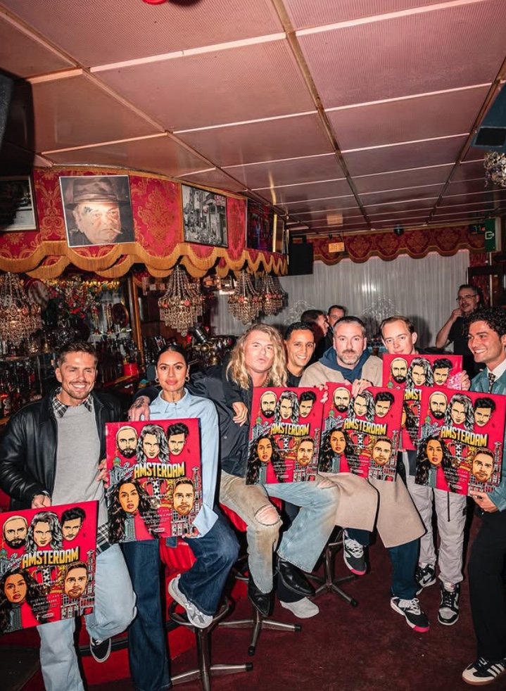 gouden plaat ze komt uit amsterdam